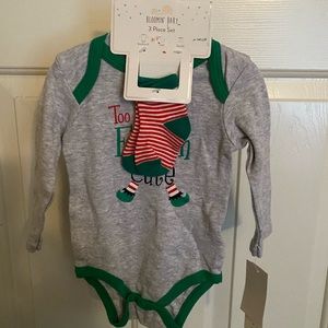 CHRISTMAS BABY ONE PIECE LONG SLEEVE 3-6 BODYSUIT Too Elfin Cute Socks hat NWT